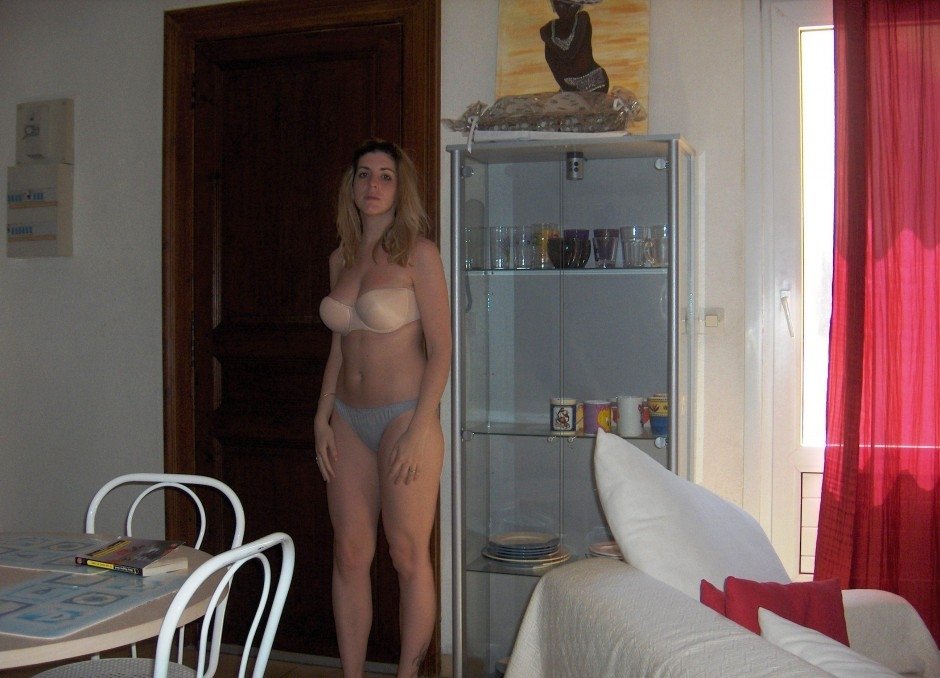 Миниатюрная, ухоженная девушка встречусь с мужчиной в Авто, Миниатюрная, ухоженная девушка встречусь с мужчиной в Авто,